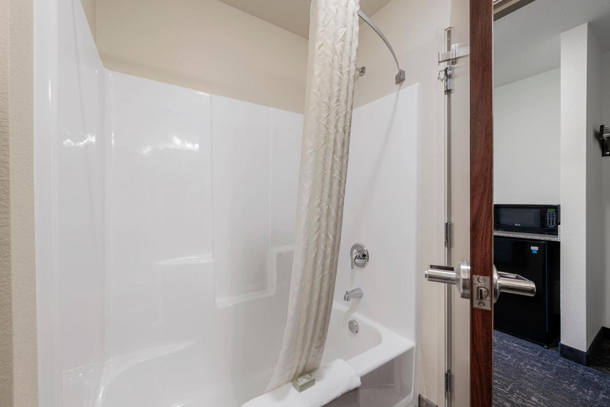 Cobblestone Hotel & Suites - Bellefontaine Extérieur photo