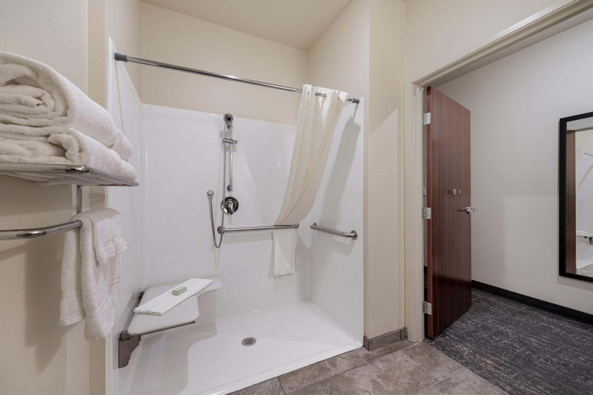 Cobblestone Hotel & Suites - Bellefontaine Extérieur photo