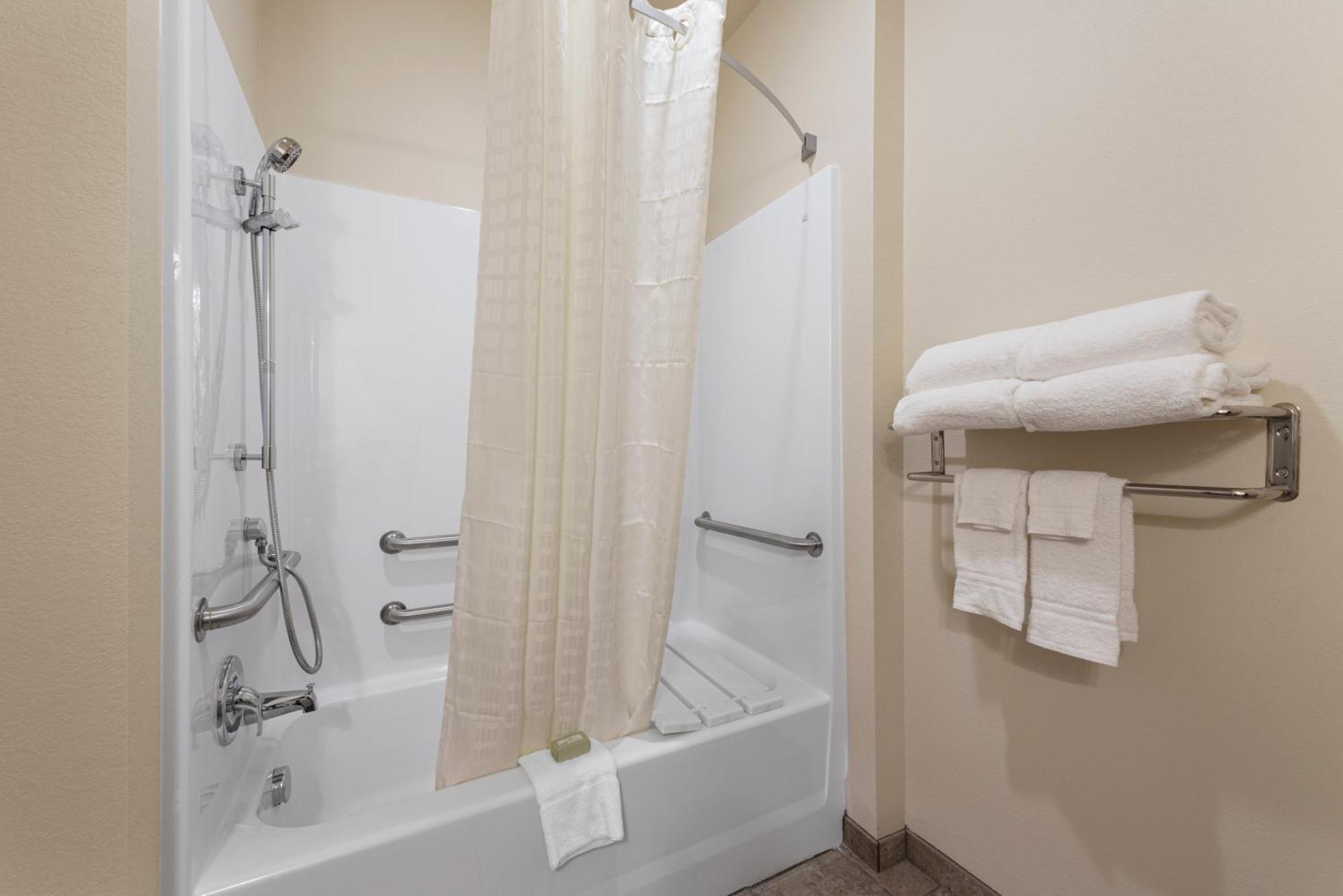 Cobblestone Hotel & Suites - Bellefontaine Extérieur photo